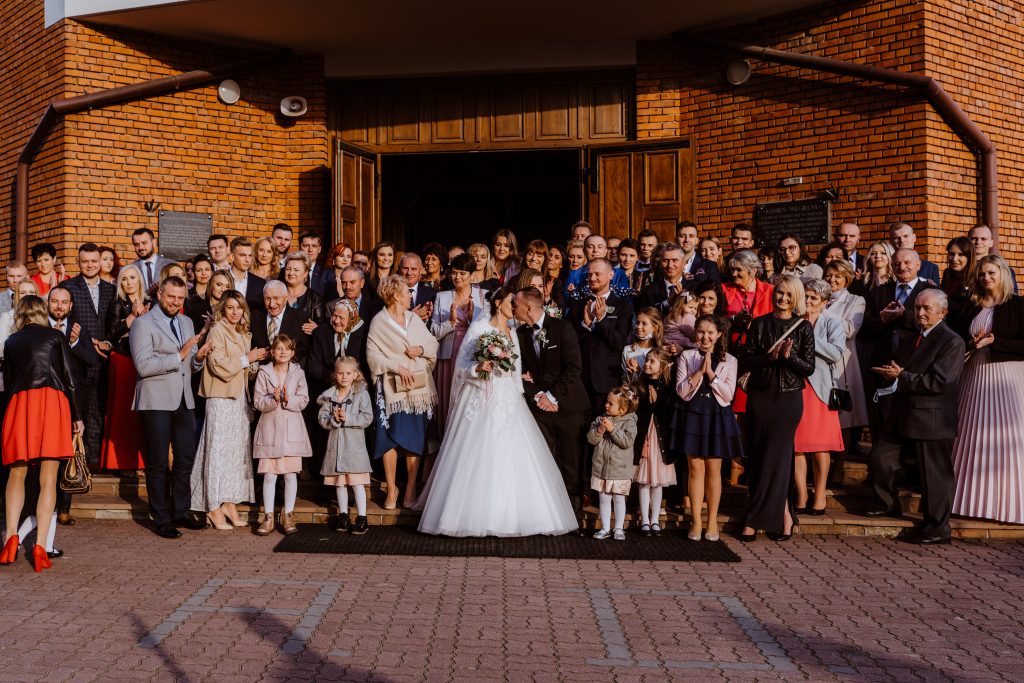 zdjęcia grupowe na ślubie